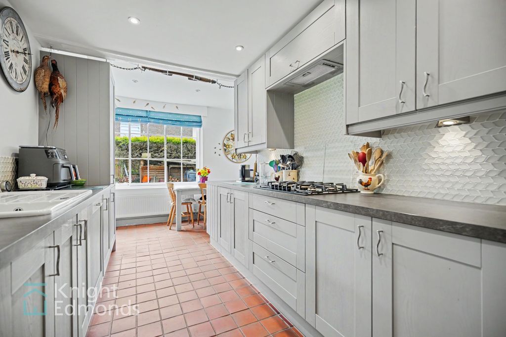 Property photo 2 of 29 Kitchen