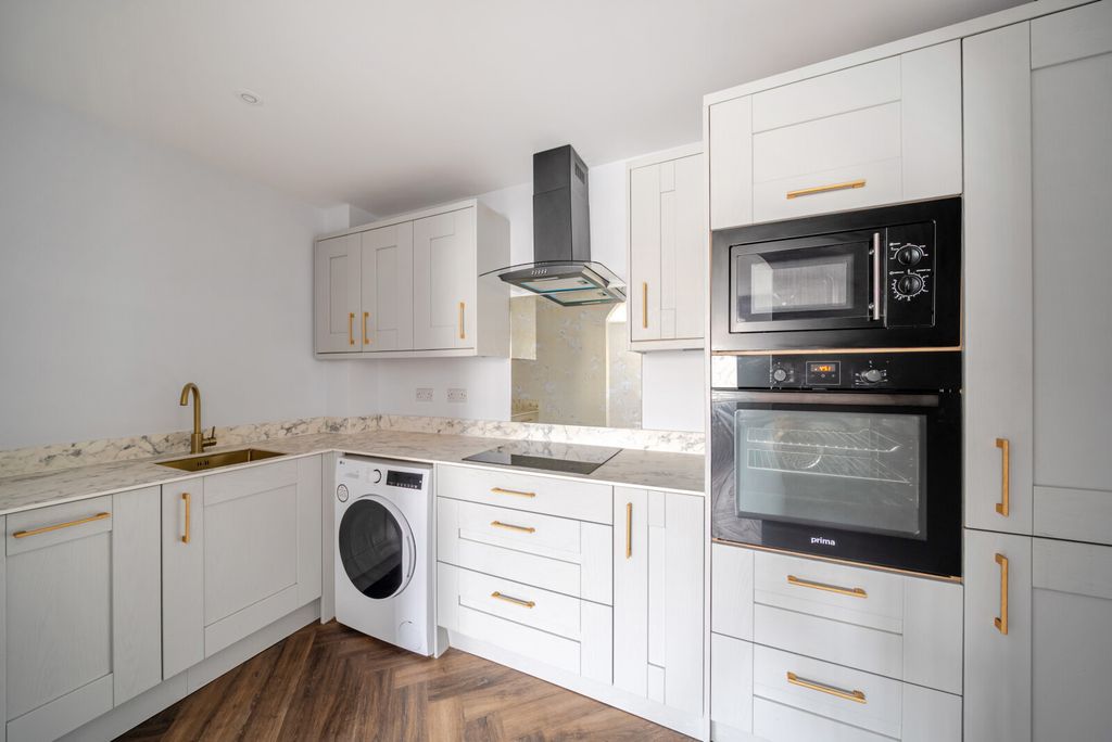 Property photo 3 of 10 1438310-2-69Ccf05...