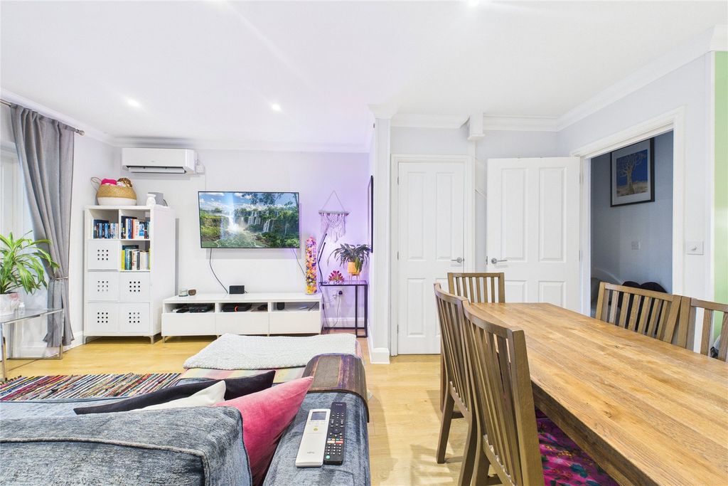 Property photo 2 of 17 Picture No. 27