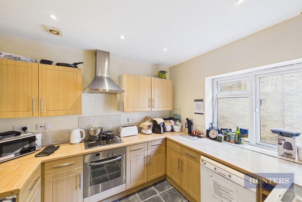 Property photo 3 of 10 Kitchen.Jpg
