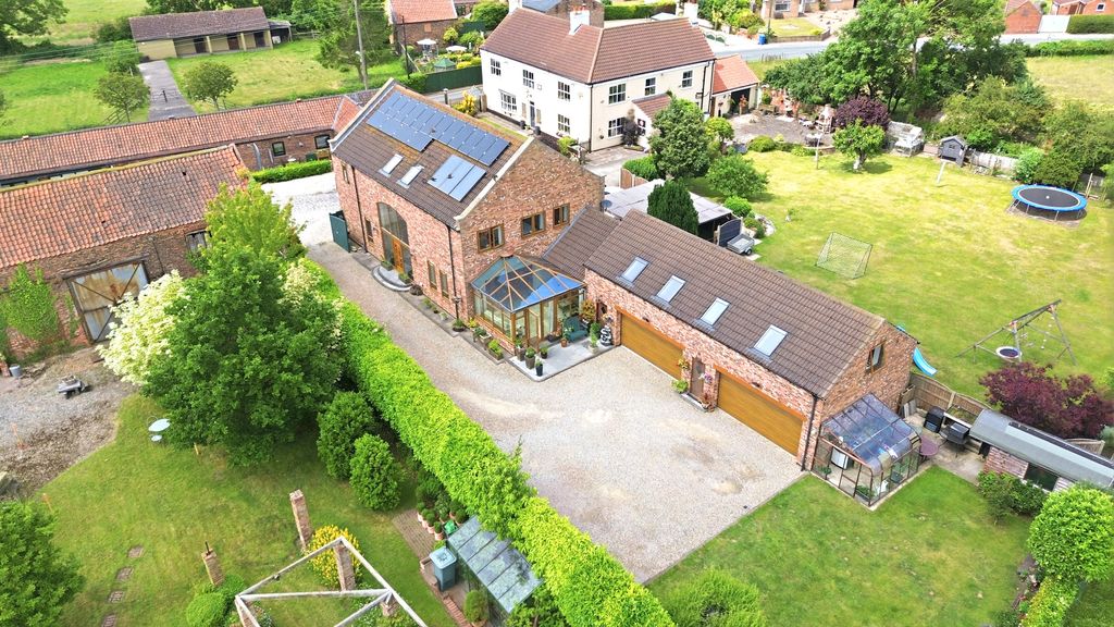 Property photo 3 of 59 Img002