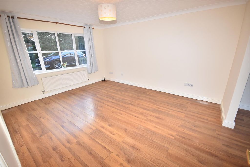 Property photo 3 of 20 Living Room