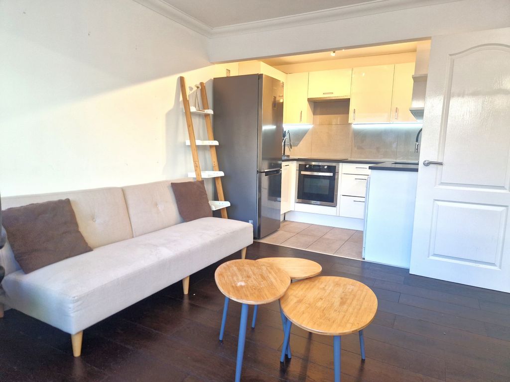 Property photo 1 of 7 1 Bedroom Apartment In Sovereign House, Fitzroy Street, Fitzrovia, W1T 4Bp