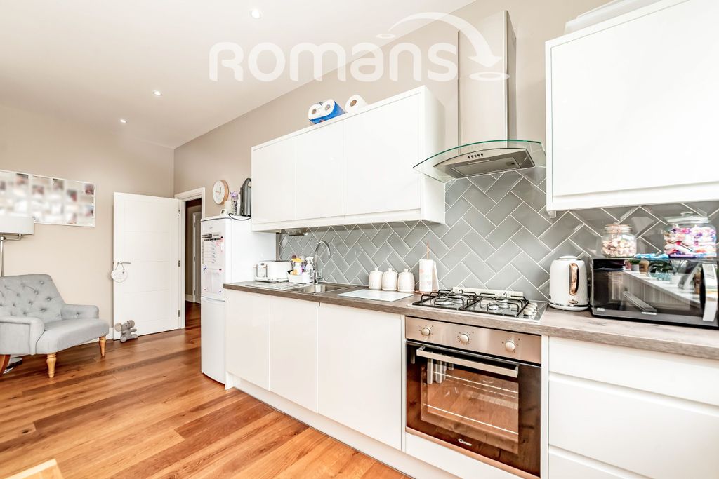 Property photo 2 of 9 414A5c59-5d29-42B5-B