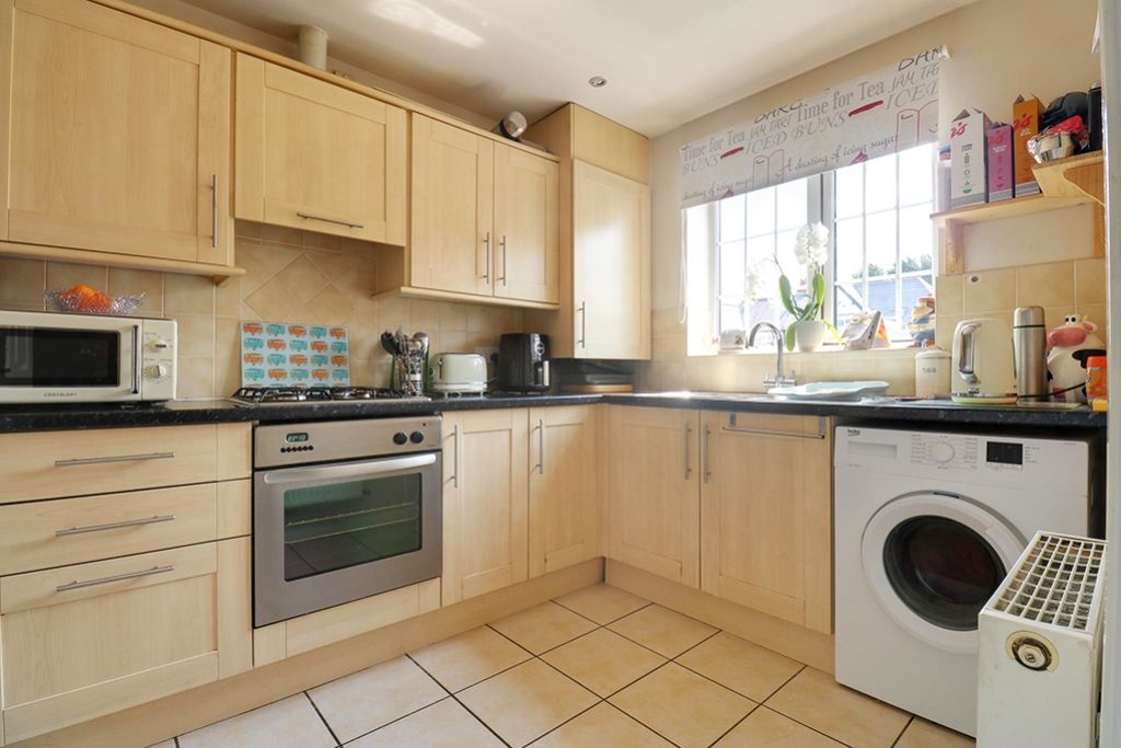Property photo 3 of 10 Kitchen3