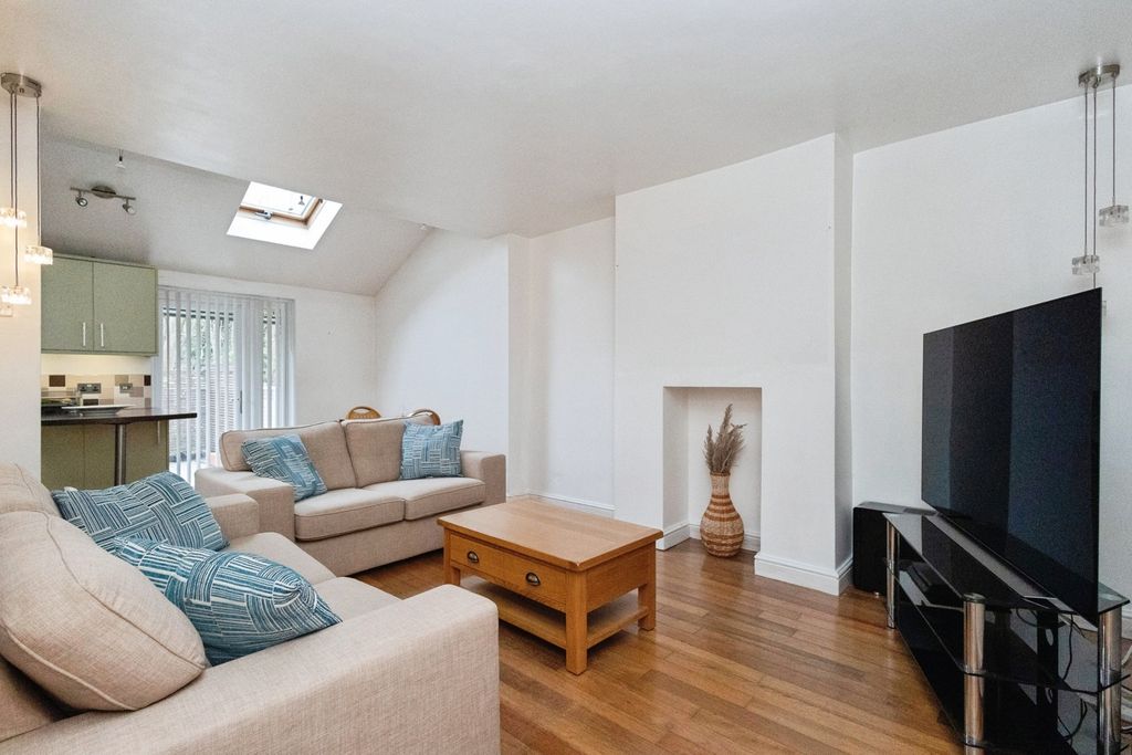 Property photo 2 of 21 Pbox-Img.Jpg