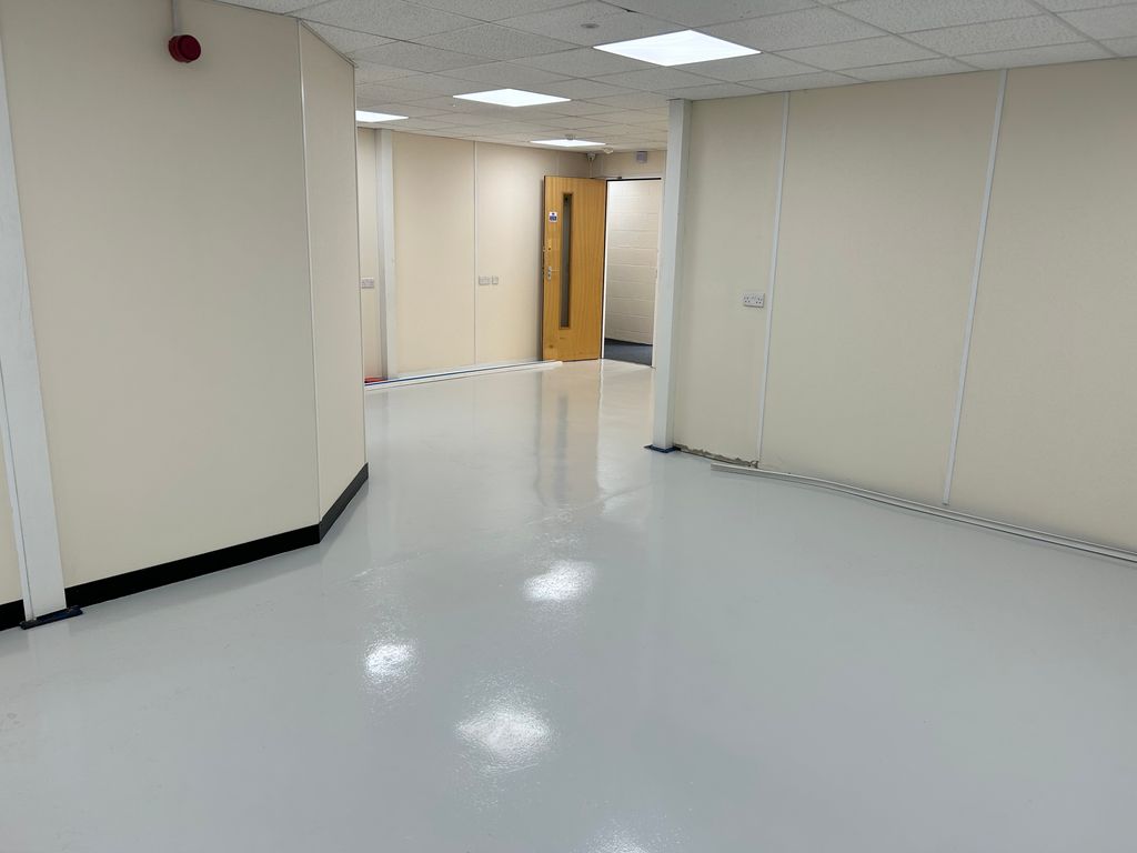 Property photo 2 of 7 Ground Floor 