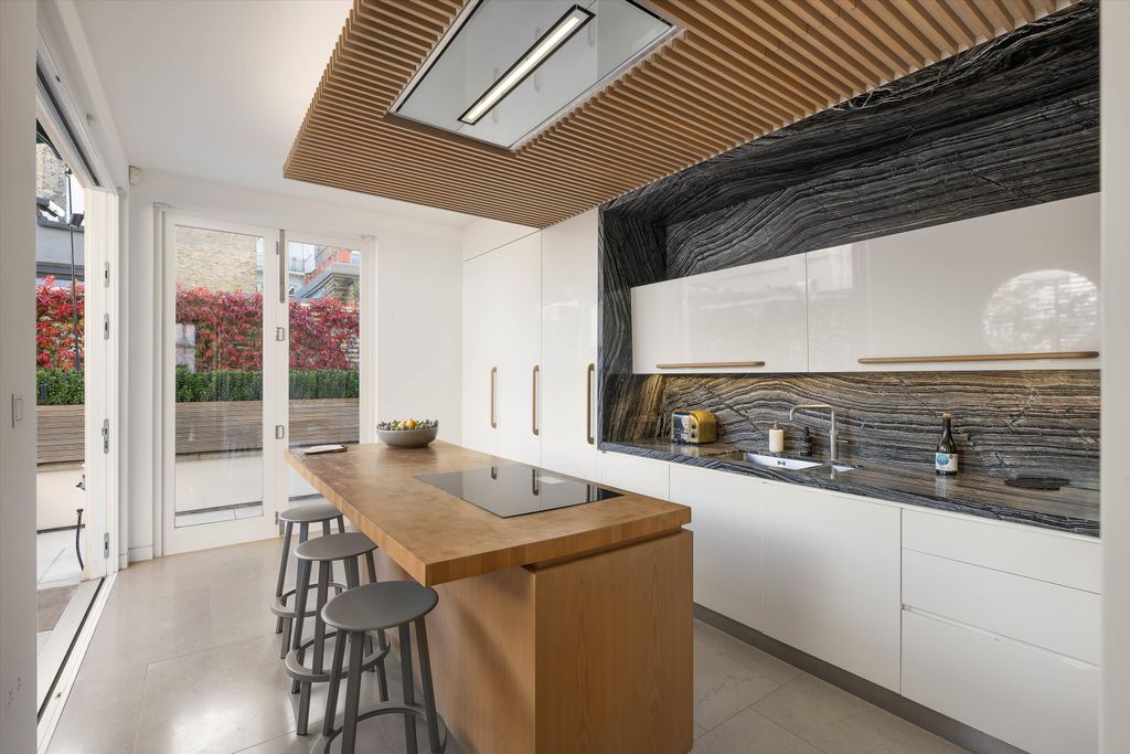 Property photo 2 of 13 Image