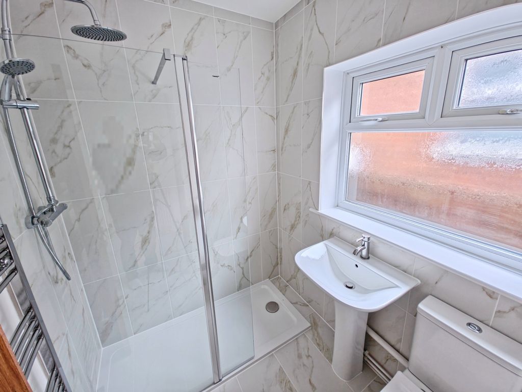 Property photo 3 of 18 E99B467A-1000016220