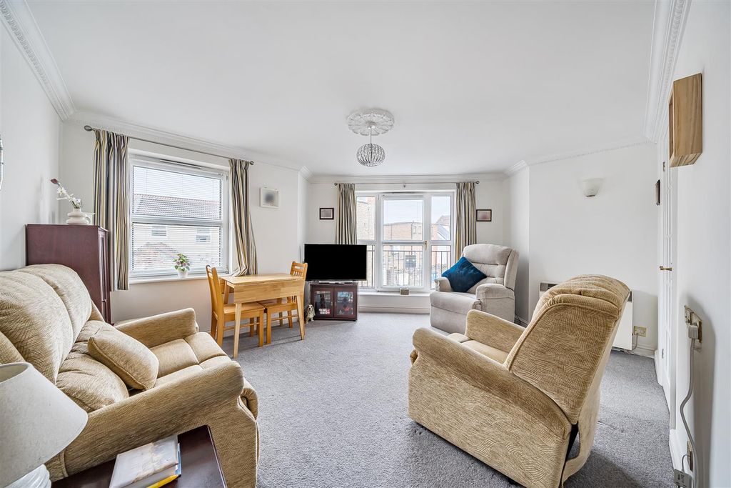 Property photo 2 of 11 1371408-6-68F74c0Bad8d7.Jpg