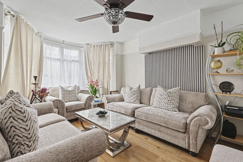 Property photo 2 of 23 Living Room