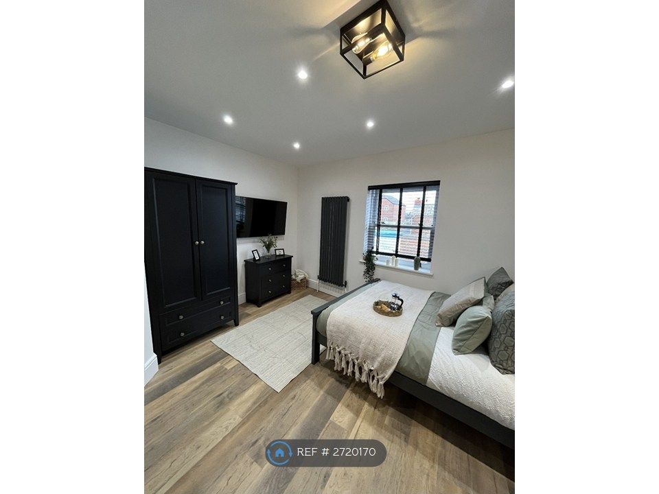 Property photo 2 of 8 Room 12