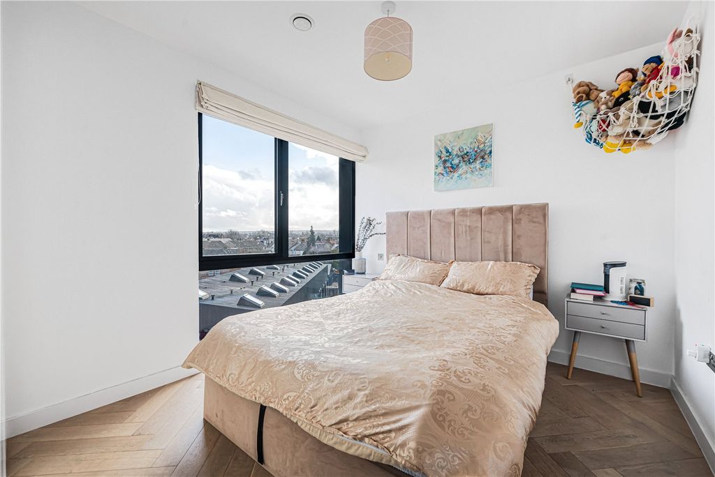 Property photo 3 of 22 Bedroom