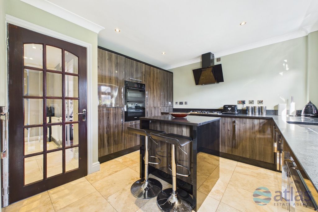 Property photo 2 of 26 Kitchen