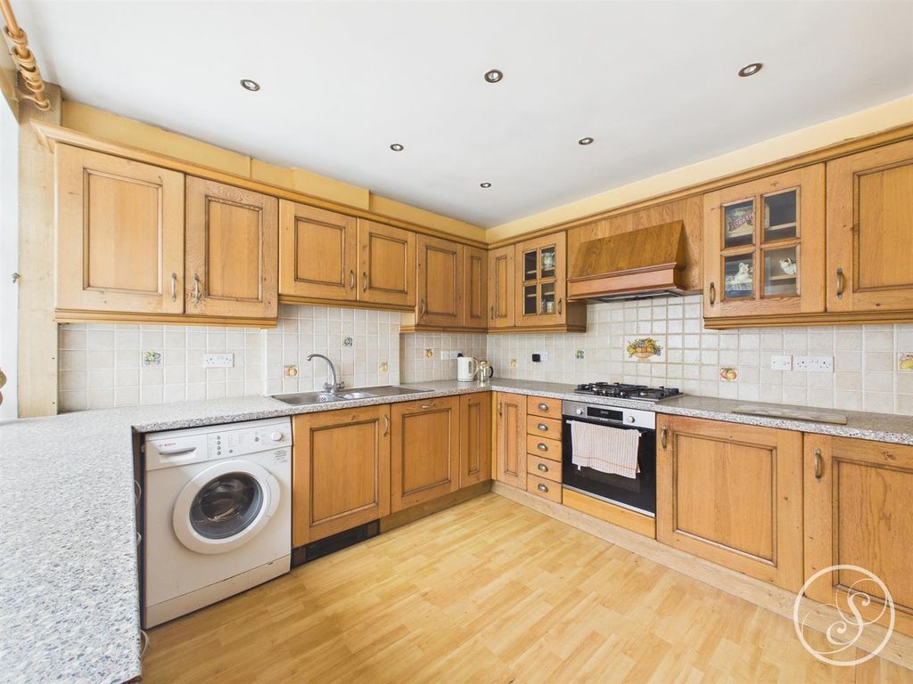 Property photo 2 of 22 Kitchen