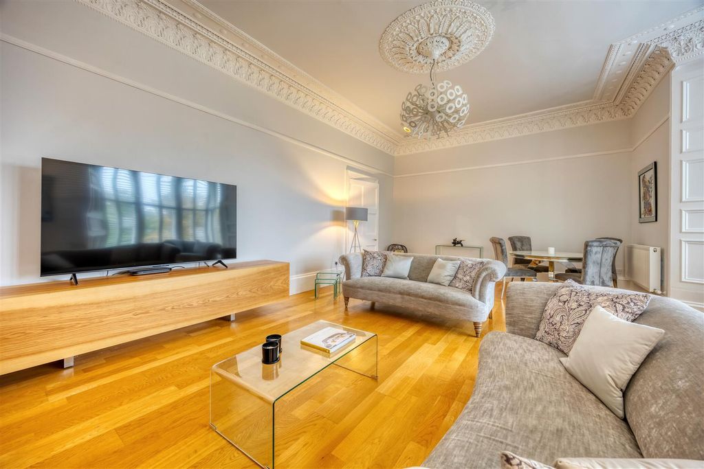 Property photo 2 of 45 46_Glasgow_Road_Kilsyth_020.Jpeg