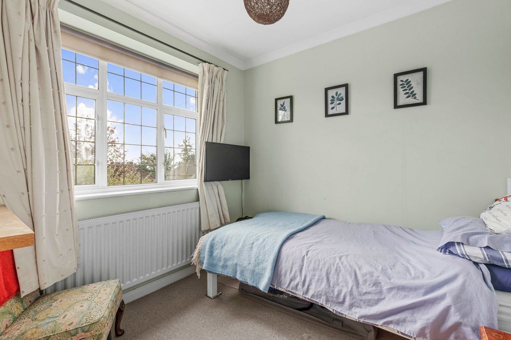 Additional image 18 of 4 bed detached house for saleAmersham Hill Drive, High Wycombe HP13