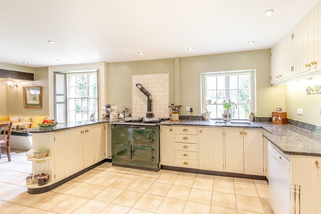 Property photo 2 of 48