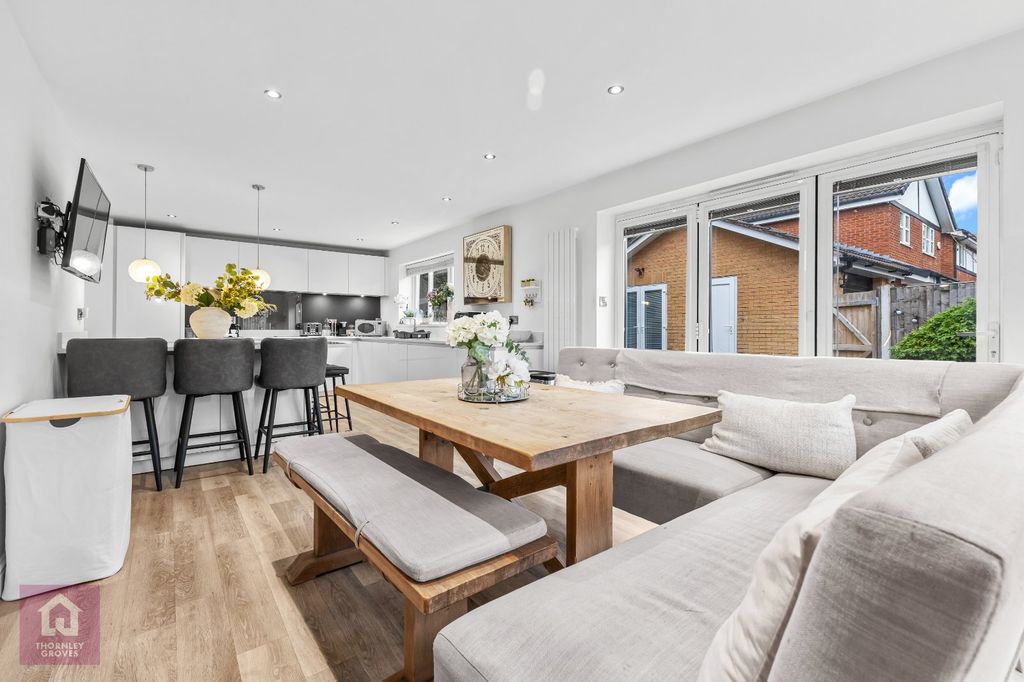 Property photo 2 of 44 Picture No. 35