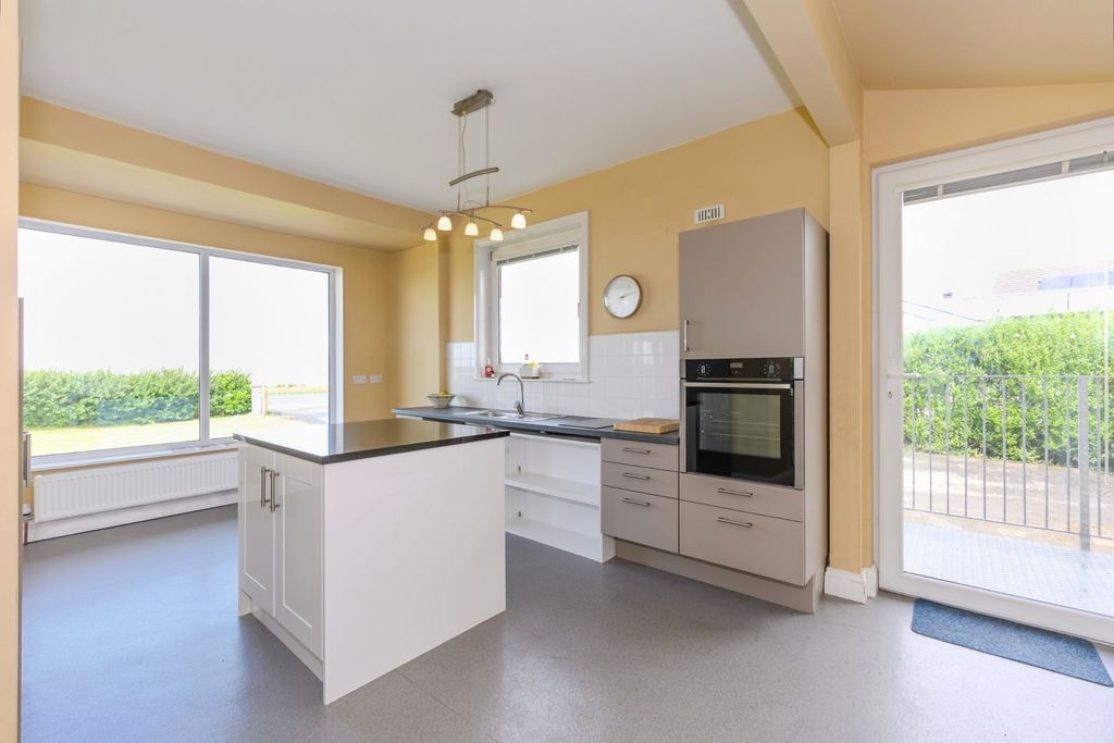 Property photo 2 of 12 Kitchen