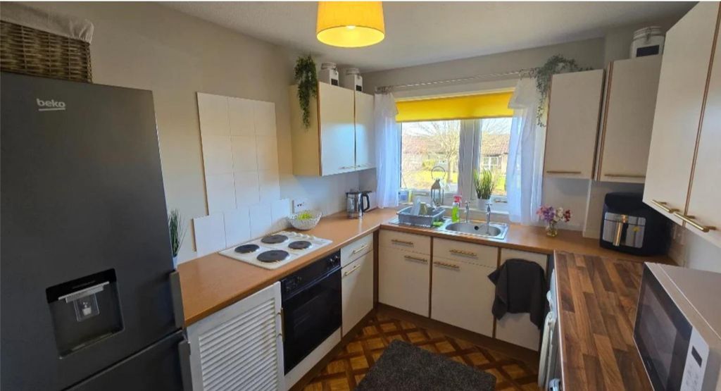 Property photo 3 of 9