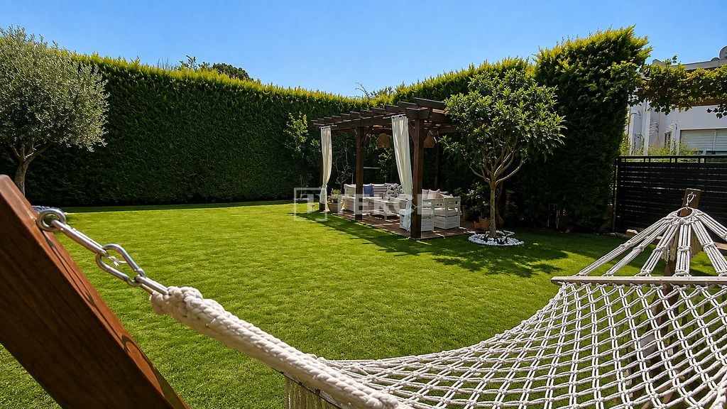 Property photo 3 of 33