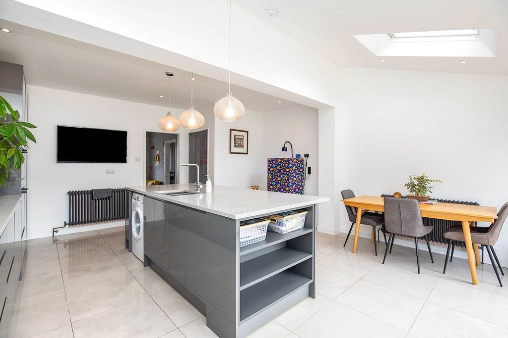 Property photo 2 of 10 Kitchen No. 02