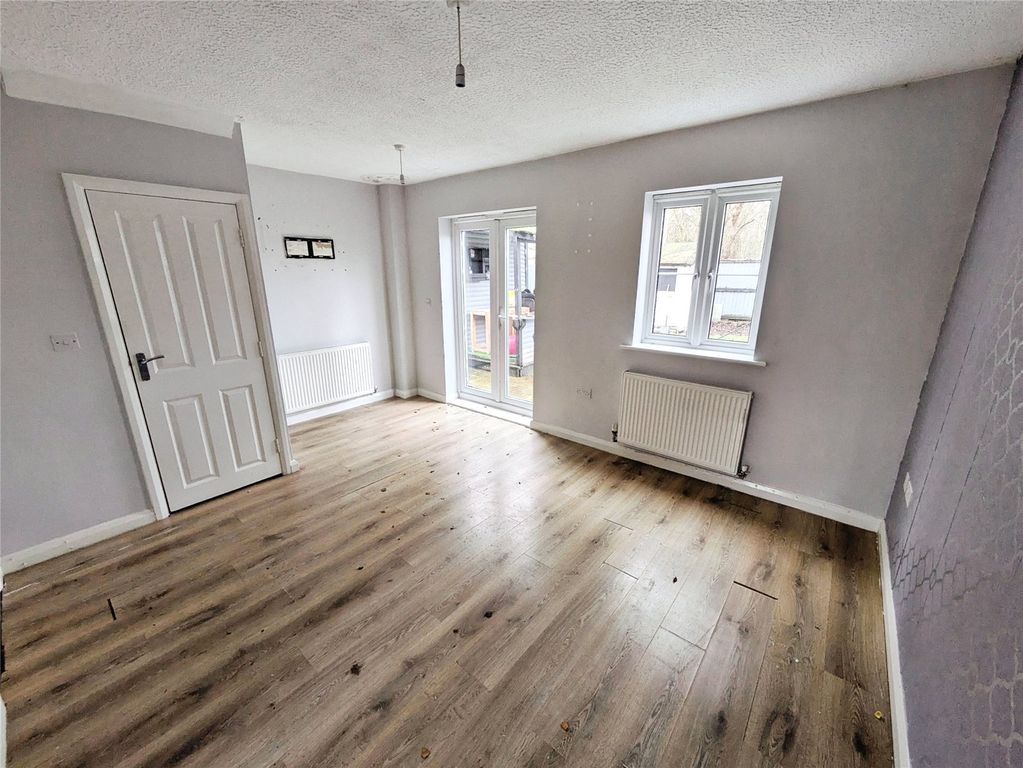Property photo 3 of 12 Living Room