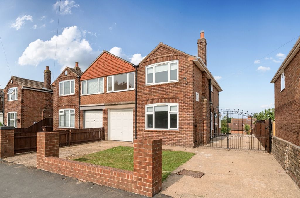 Property photo 1 of 13 1311940-9-6851c0c30Df3F