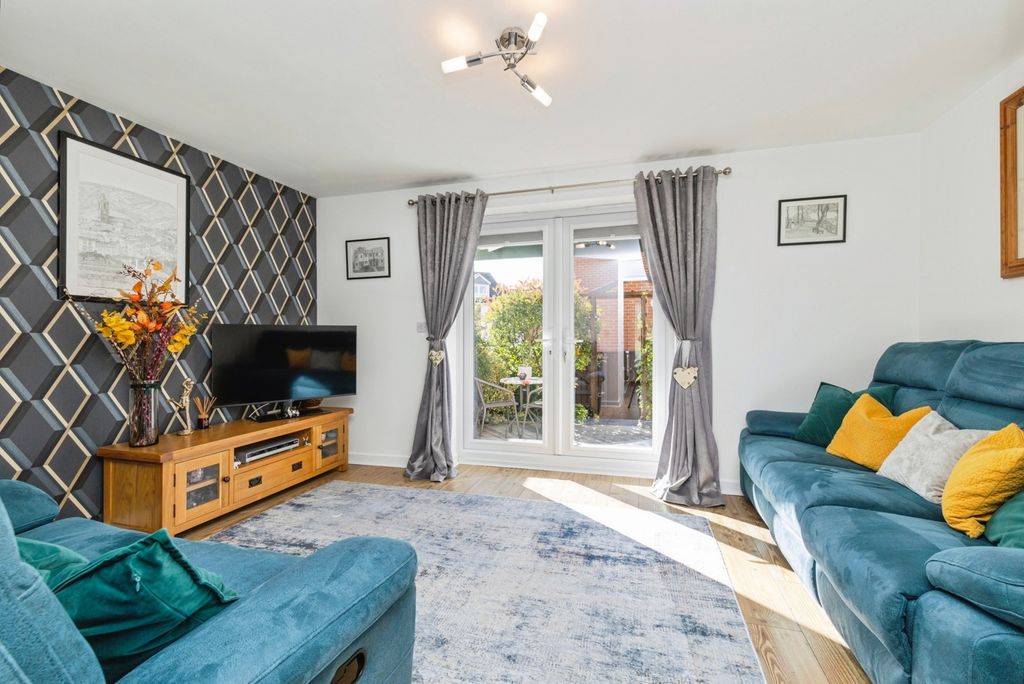 Property photo 2 of 17 Pbox-Img.Jpg