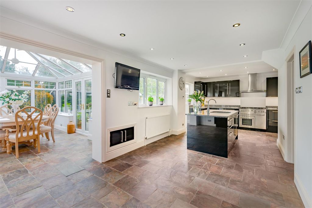 Property photo 2 of 26