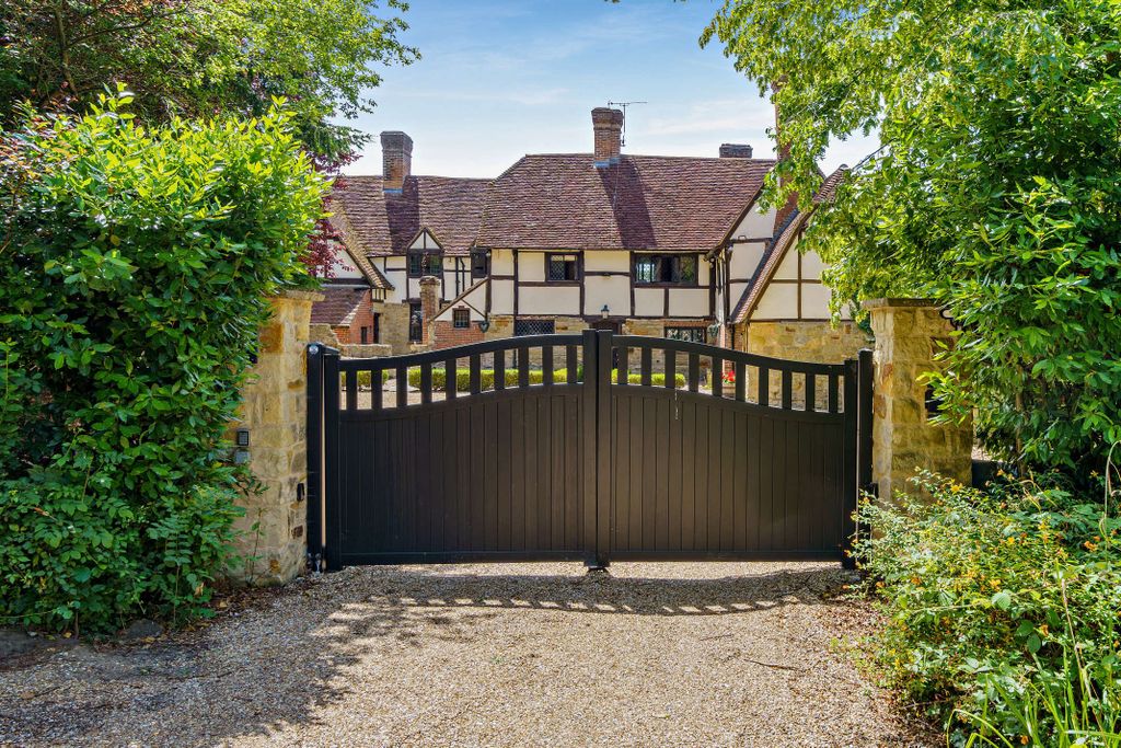Property photo 3 of 24 Gated Entrance