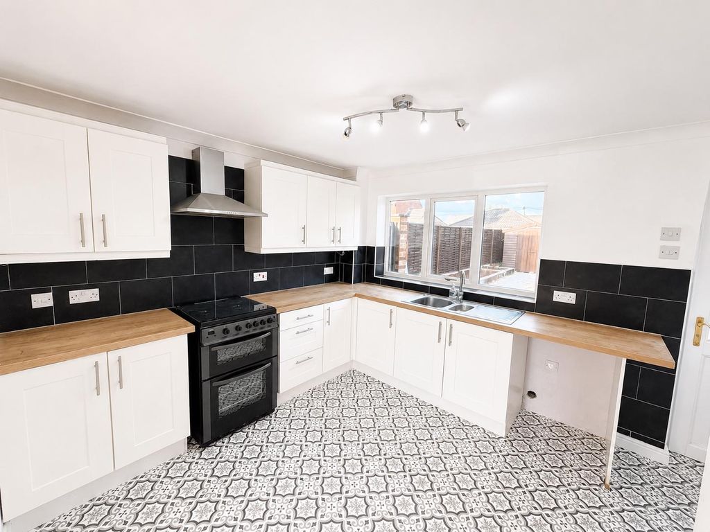 Property photo 2 of 18 Kitchen Diner