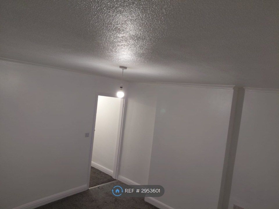 Property photo 2 of 16 Front Room