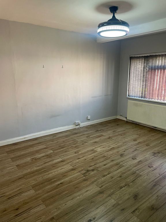 Property photo 3 of 11 Lounge