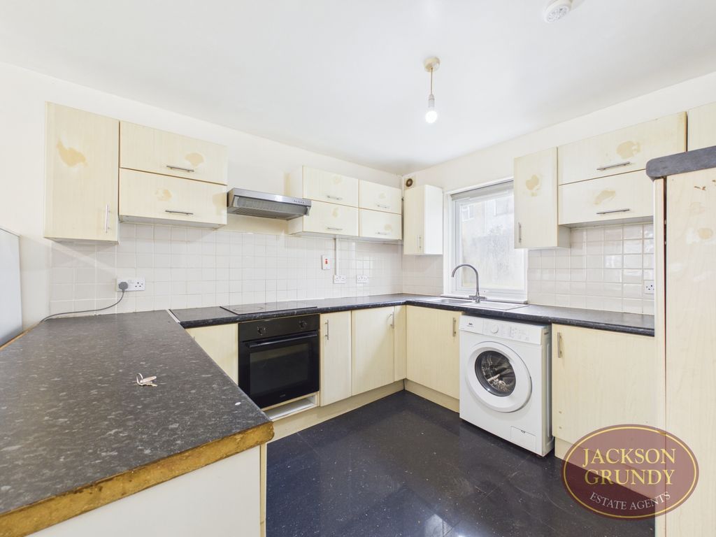 Property photo 3 of 8 Spenfield Court