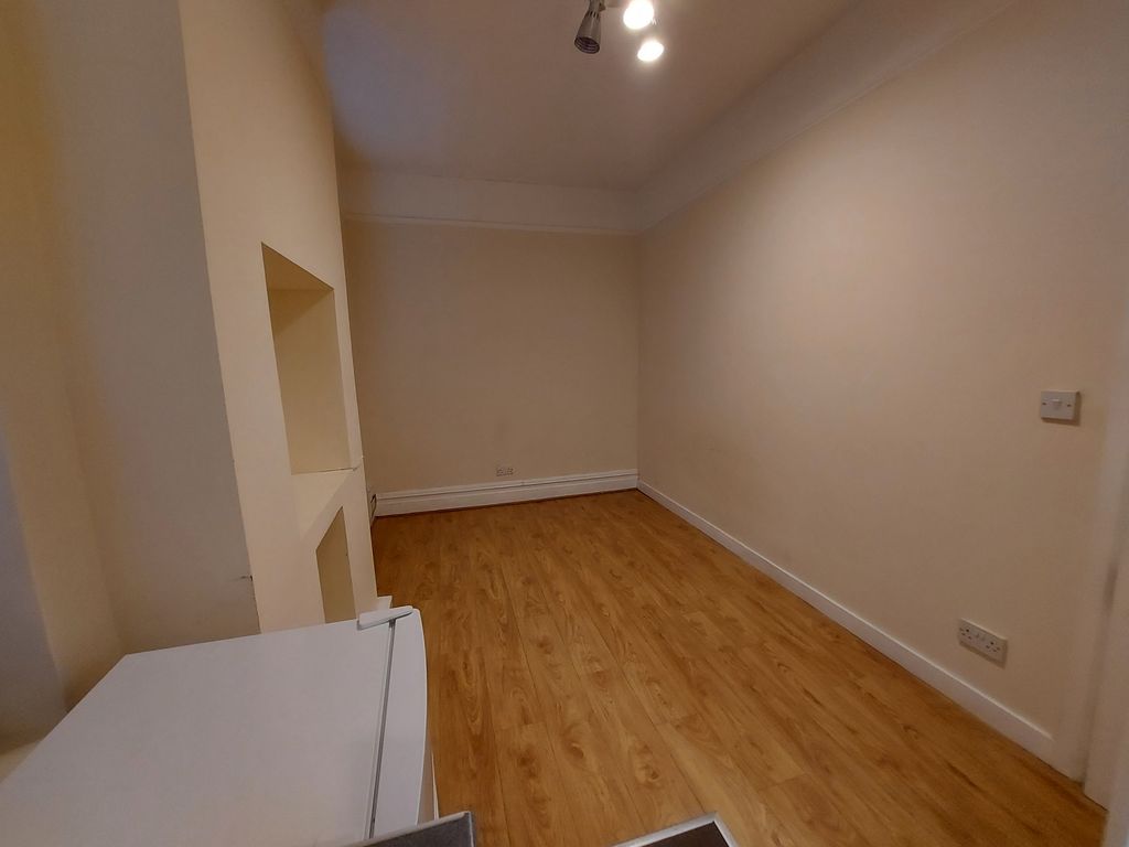 Property photo 1 of 5 Large Self-Contained Studio To Rent In The Heart Of Palmers Green.