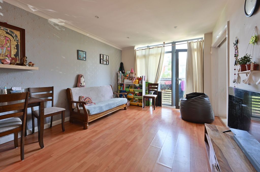 Property photo 2 of 11