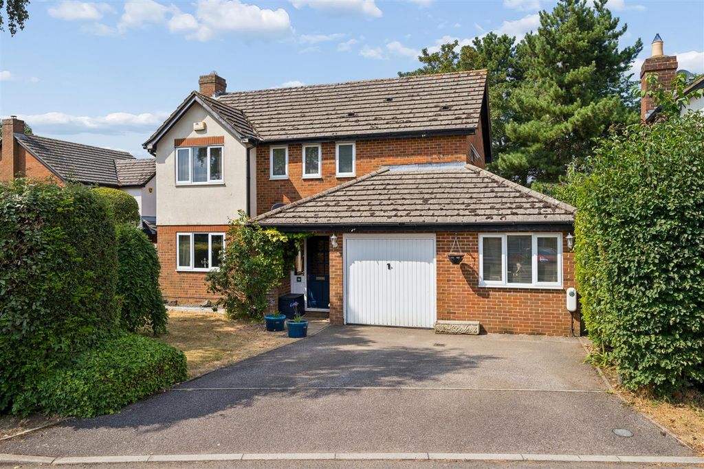 Property photo 1 of 26 Tweedale Close