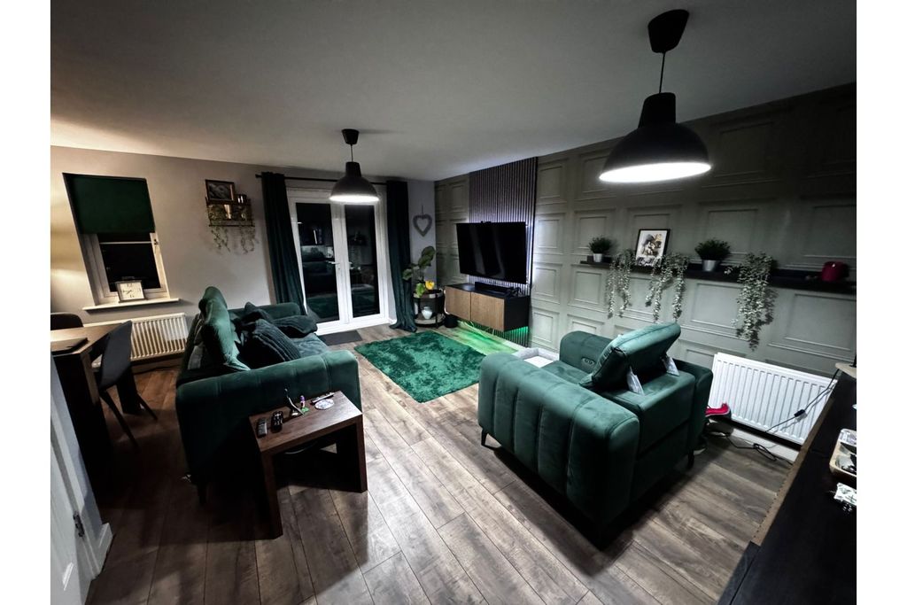 Property photo 2 of 25