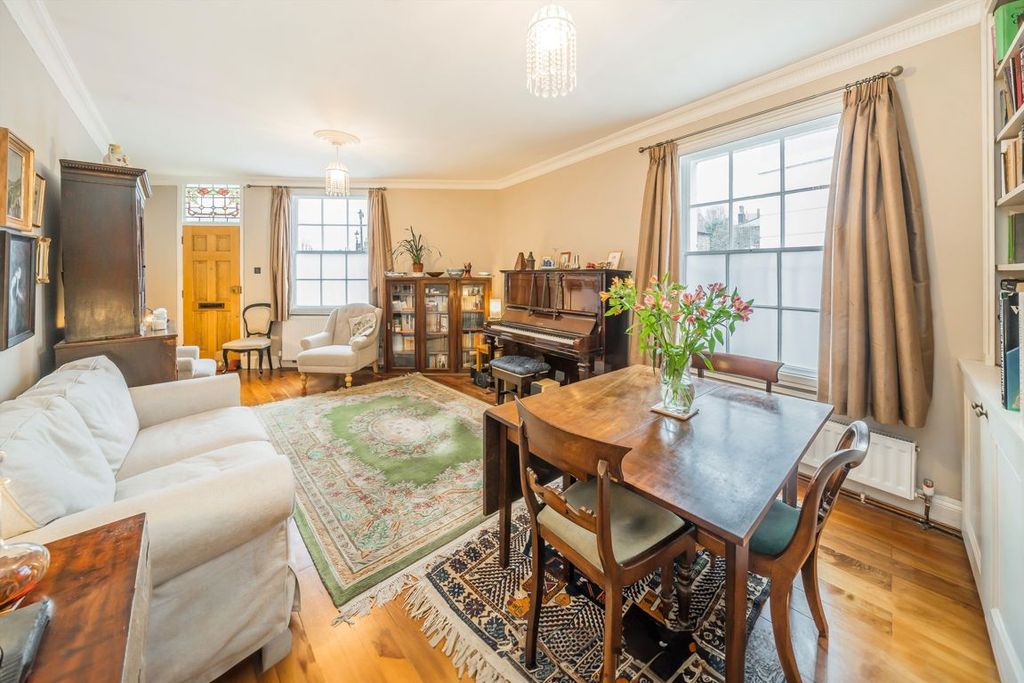 Property photo 2 of 8