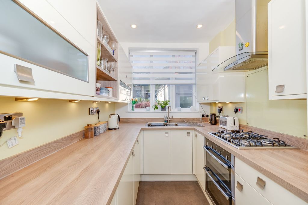 Property photo 2 of 21