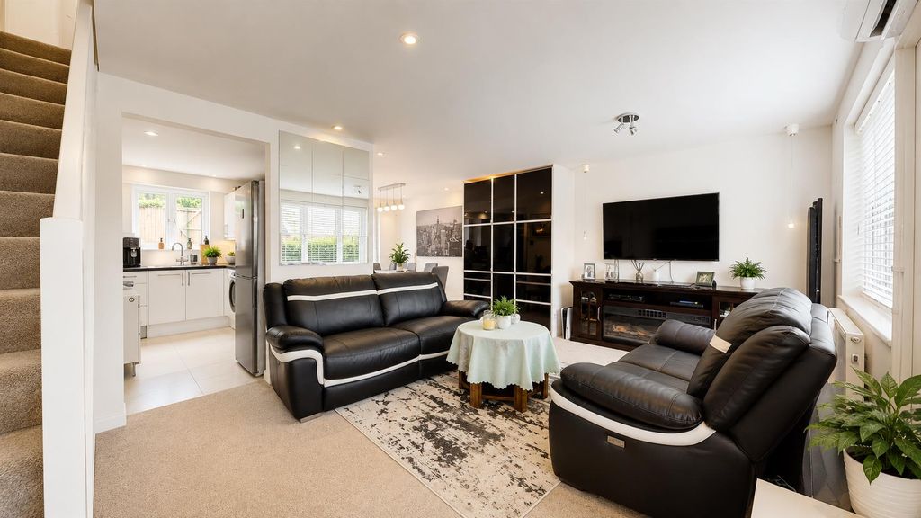 Property photo 2 of 18 633B286C-Fc10-4D13-8F85-835B1030Fa59.Png
