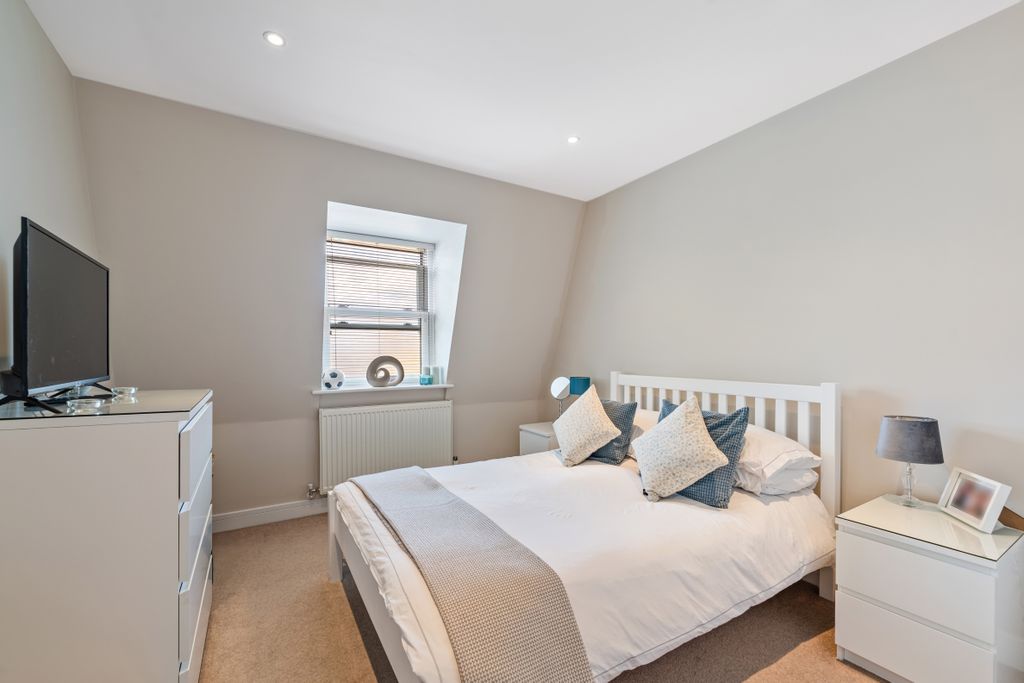 Property photo 2 of 12 Flat 1, 38 The Green, Twickenham,  Tw2 5Ab.-High R