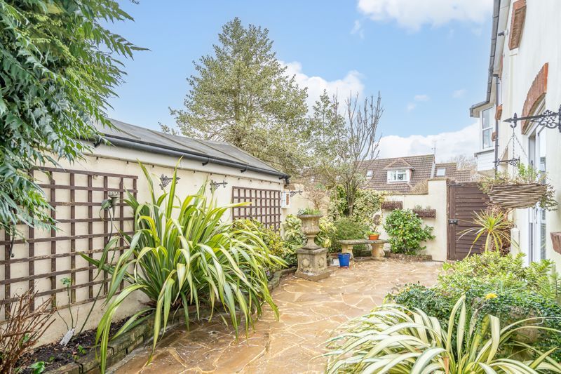 Property photo 1 of 15 Photo 12