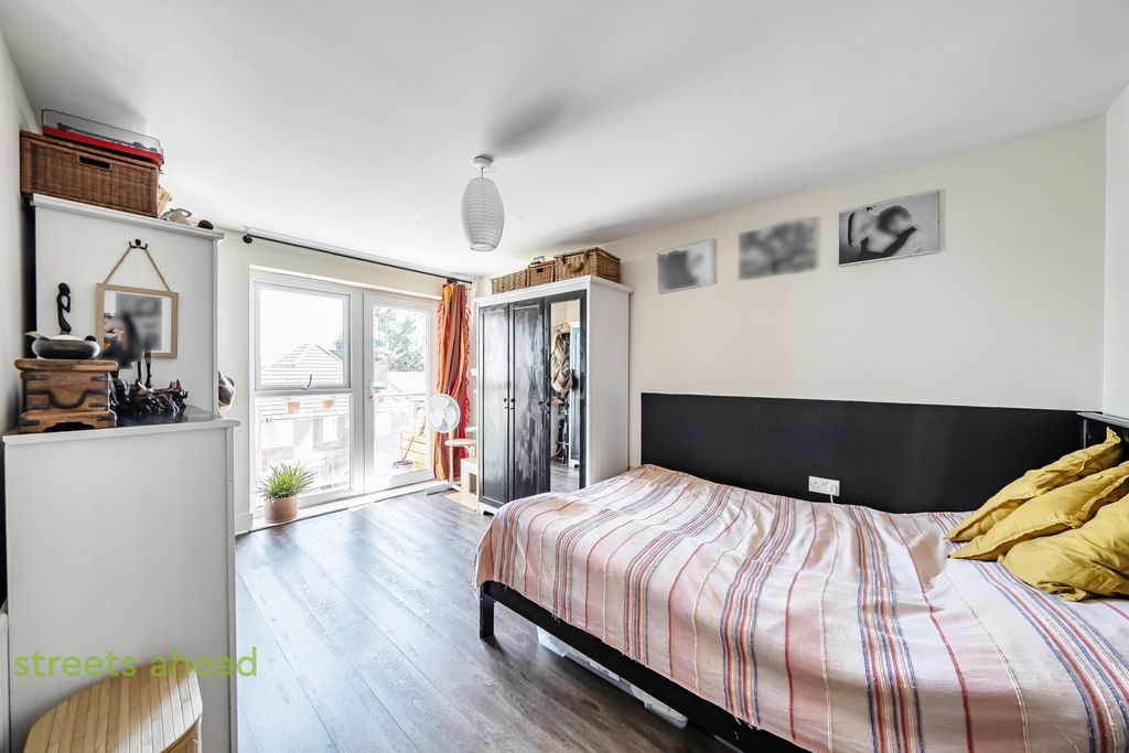 Property photo 2 of 16 225Af7A3-1883-495...