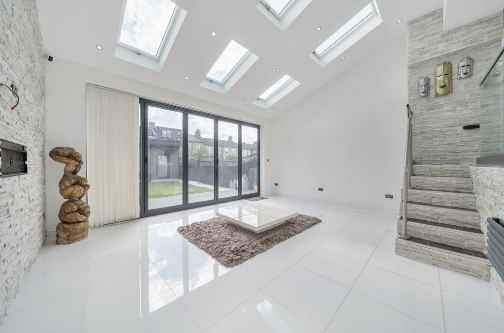 Property photo 1 of 10 1442451-19-69Df97...