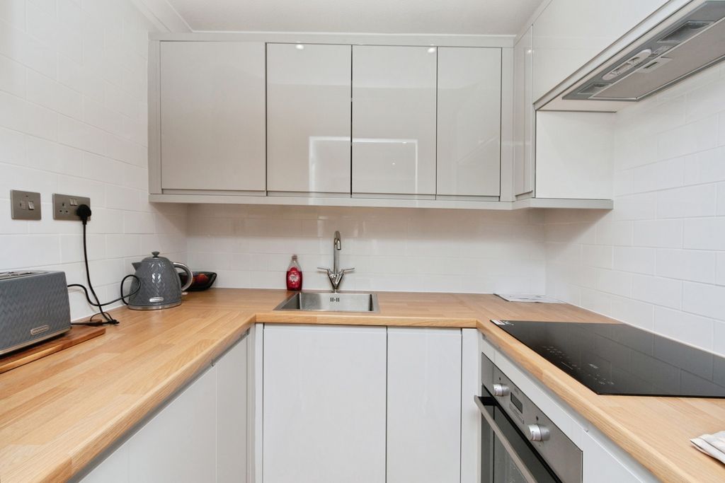 Property photo 3 of 6 Pbox-Img.Jpg