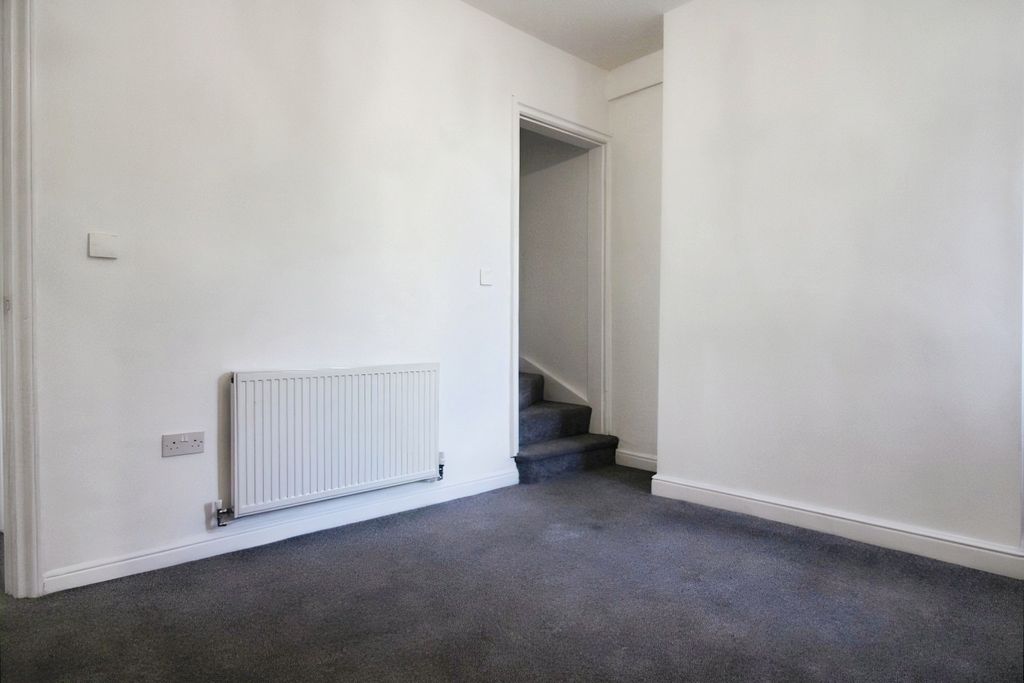 Property photo 3 of 8 Pbox-Img.Jpg
