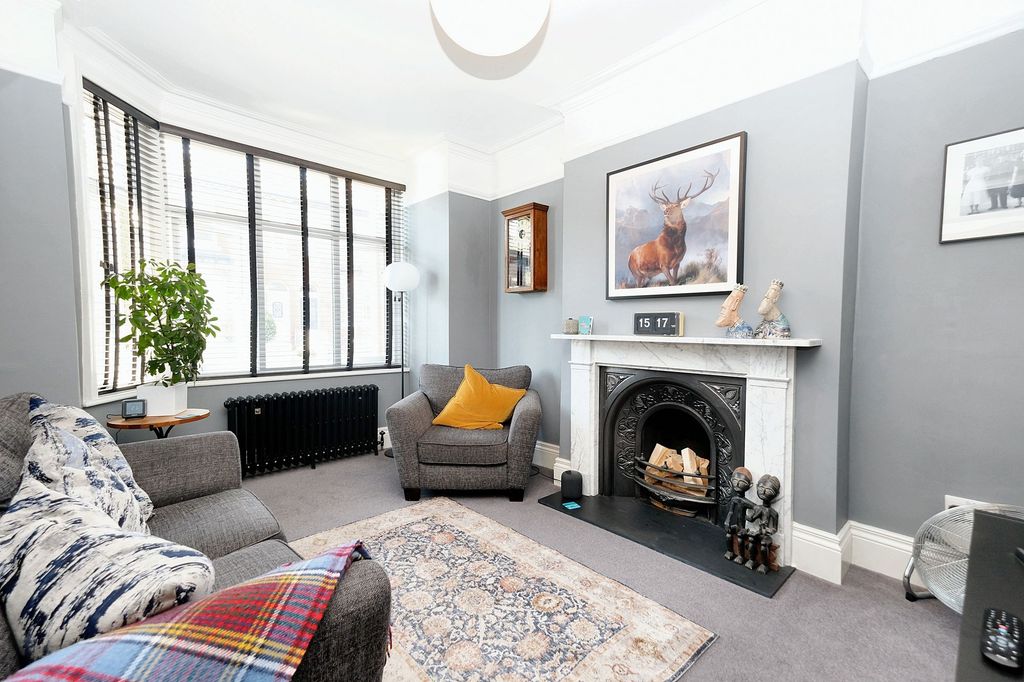 Property photo 2 of 25